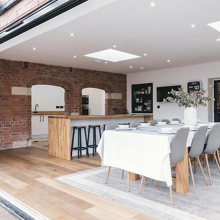 House With A Cinema And Games Room, Sleeps 17 Shrewsbury Buitenkant foto