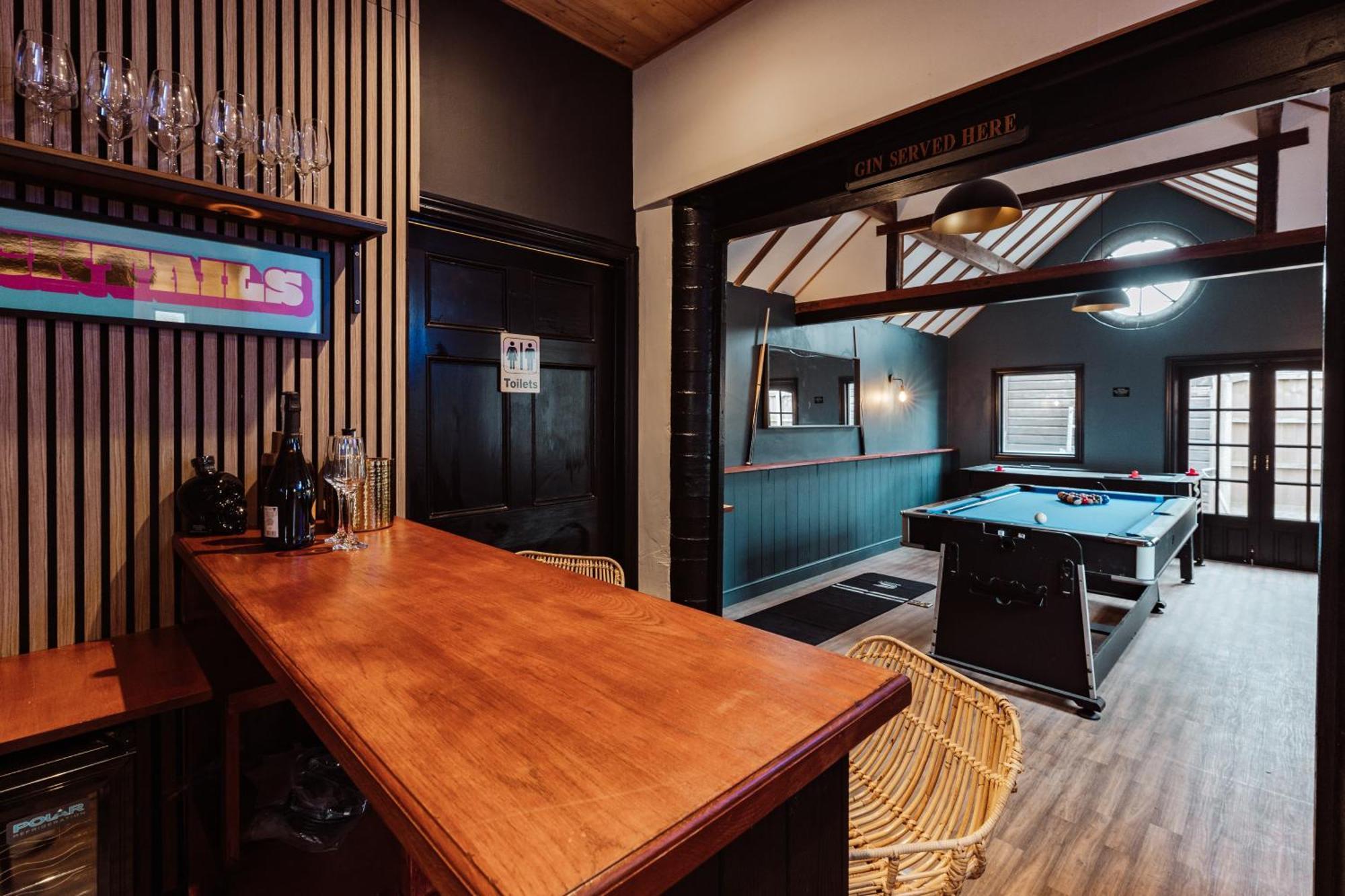 House With A Cinema And Games Room, Sleeps 17 Shrewsbury Buitenkant foto