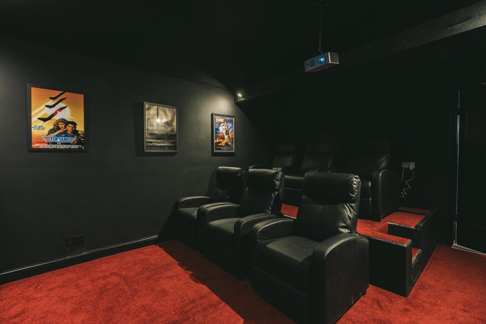 House With A Cinema And Games Room, Sleeps 17 Shrewsbury Buitenkant foto